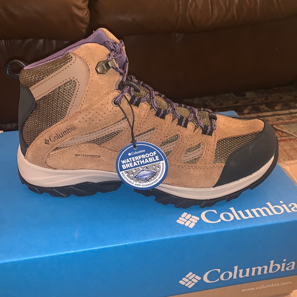 Columbia hiking boots size 9